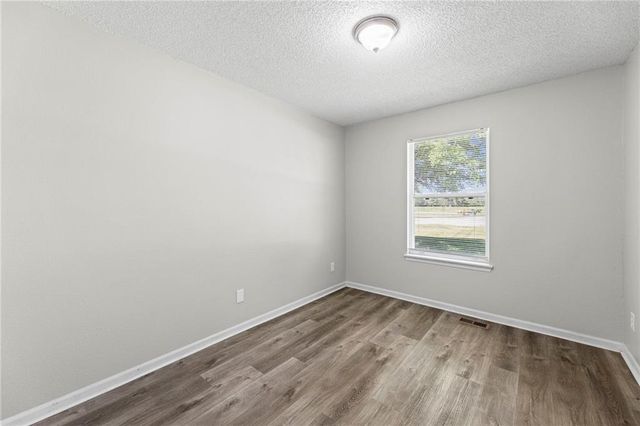 1012 NE Queens Court, Lee's Summit, MO 64064