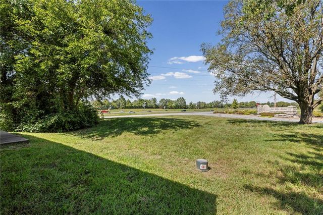 1012 NE Queens Court, Lee's Summit, MO 64064