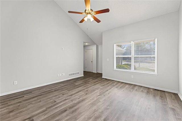 1012 NE Queens Court, Lee's Summit, MO 64064