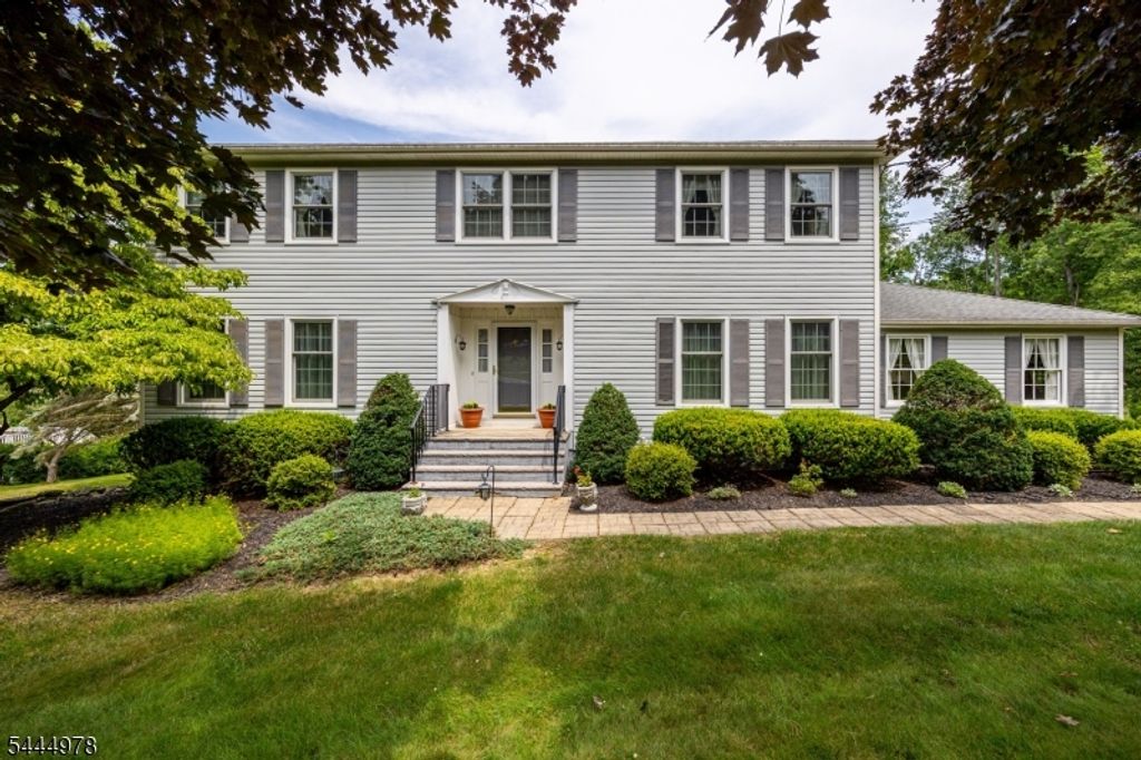 31 Stratfordshire Dr, Vernon Twp., NJ 07461