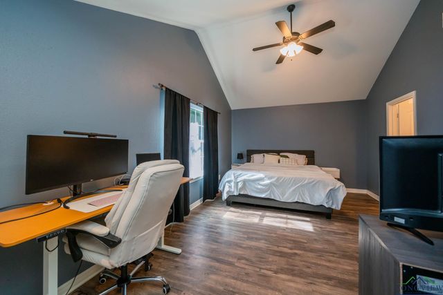 121 Cedar St, Gilmer, TX 75645