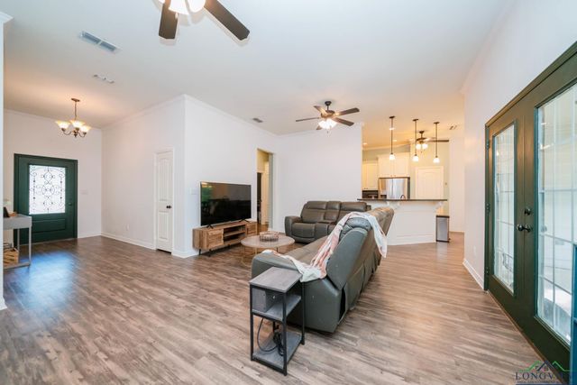 121 Cedar St, Gilmer, TX 75645
