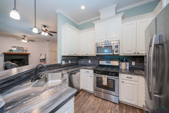 121 Cedar St, Gilmer, TX 75645
