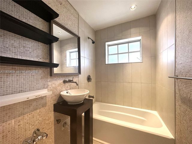 840 10th St 10, Miami Beach, FL 33139