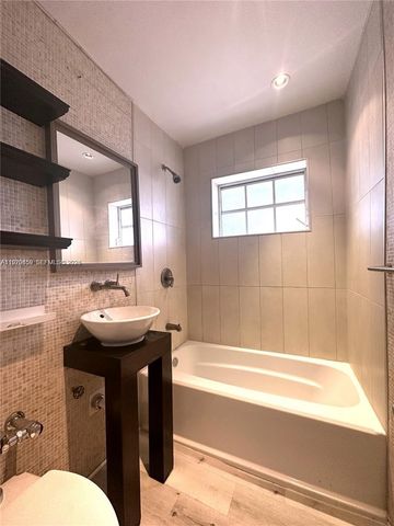 840 10th St 10, Miami Beach, FL 33139