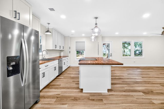 516 Dodge Lane, Pinopolis, SC 29469