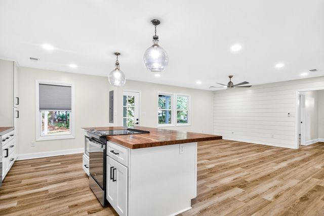 516 Dodge Lane, Pinopolis, SC 29469