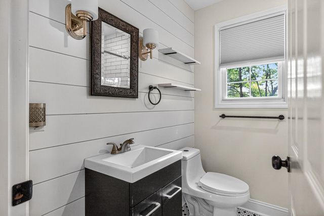 516 Dodge Lane, Pinopolis, SC 29469