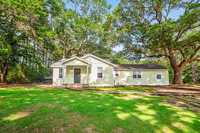 516 Dodge Lane, Pinopolis, SC 29469