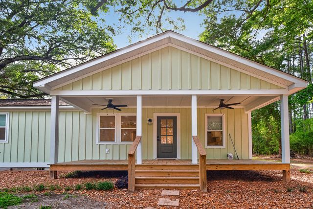 516 Dodge Lane, Pinopolis, SC 29469