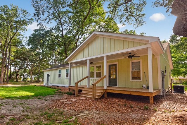 516 Dodge Lane, Pinopolis, SC 29469