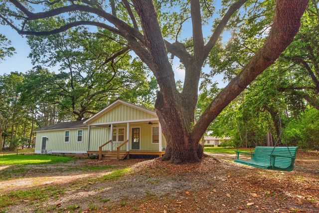 516 Dodge Lane, Pinopolis, SC 29469