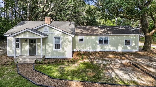 516 Dodge Lane, Pinopolis, SC 29469