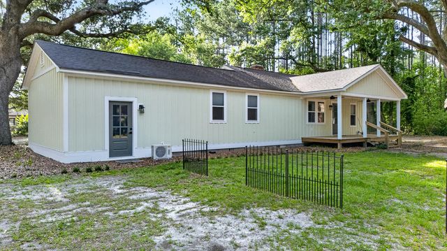 516 Dodge Lane, Pinopolis, SC 29469