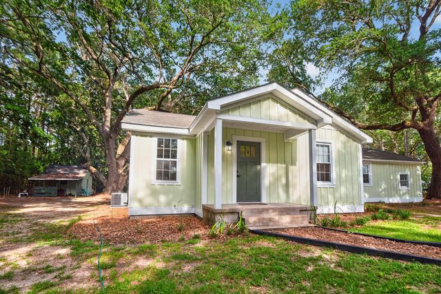 516 Dodge Lane, Pinopolis, SC 29469