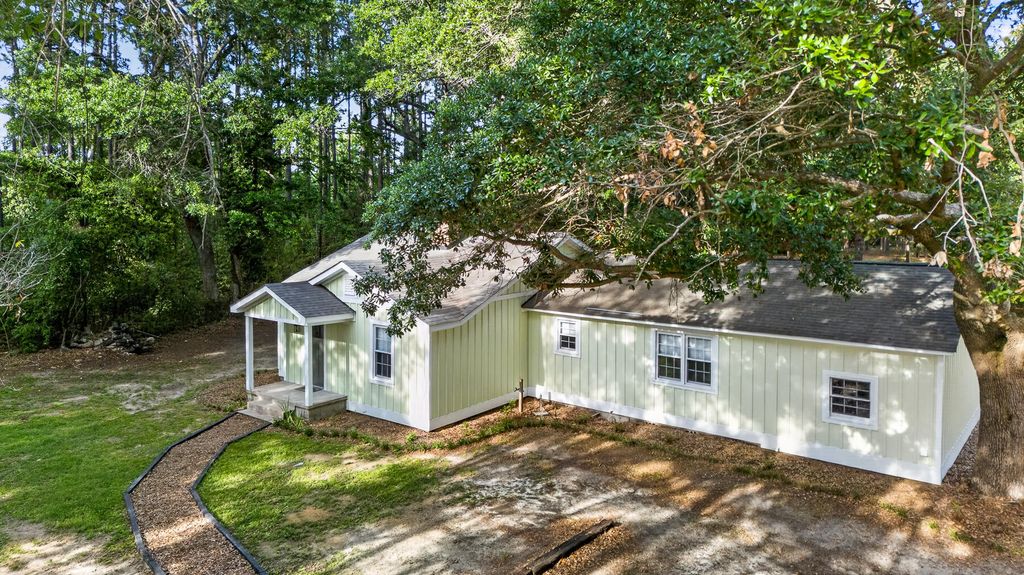516 Dodge Lane, Pinopolis, SC 29469