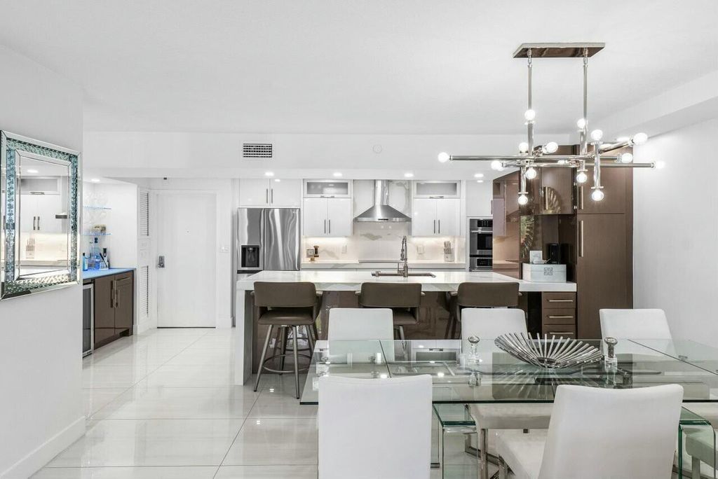 Image 5 of property listing at 4750 S Ocean Boulevard 110, Highland Beach, FL 33487