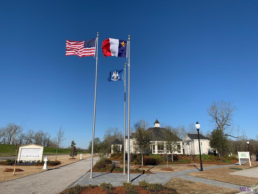 2811 Pointe-marie Dr, Baton Rouge, LA 70820