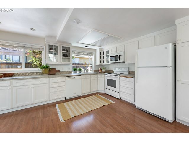 14868 Ne THOMPSON Ct, Portland, OR 97230
