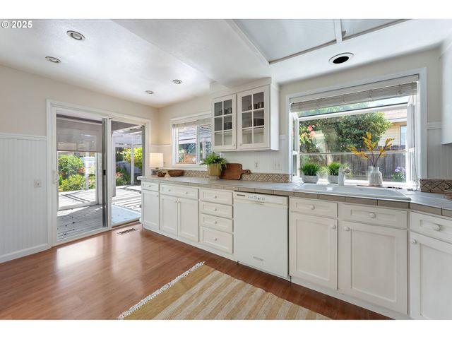 14868 Ne THOMPSON Ct, Portland, OR 97230