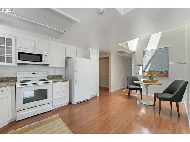 14868 Ne THOMPSON Ct, Portland, OR 97230