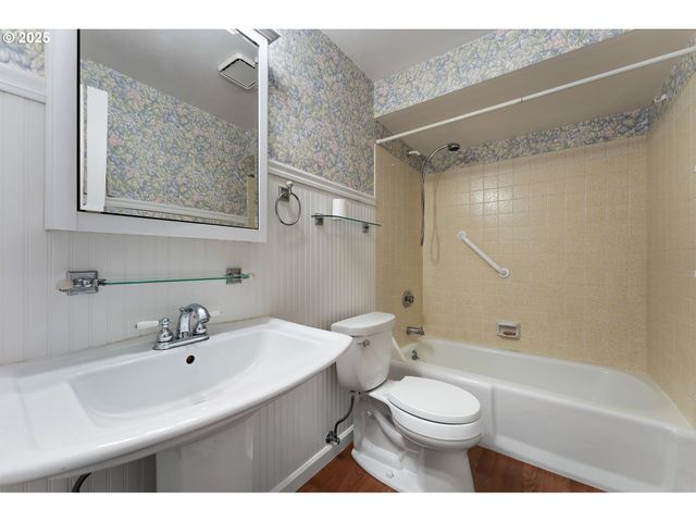 14868 Ne THOMPSON Ct, Portland, OR 97230