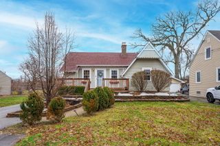 271 Oakwood Drive, Wood Dale, IL 60191