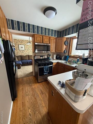 7731 Pleasant Manor Drive, Waterford, MI 48327