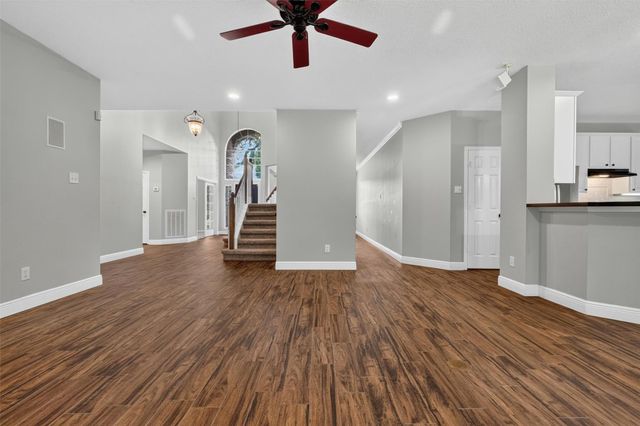 108 Oak Creek Lane, League City, TX 77573