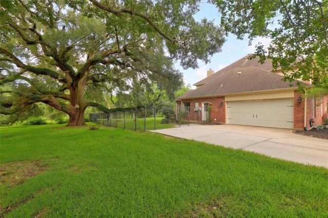 108 Oak Creek Lane, League City, TX 77573