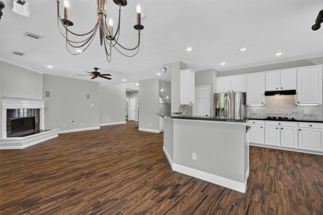 108 Oak Creek Lane, League City, TX 77573