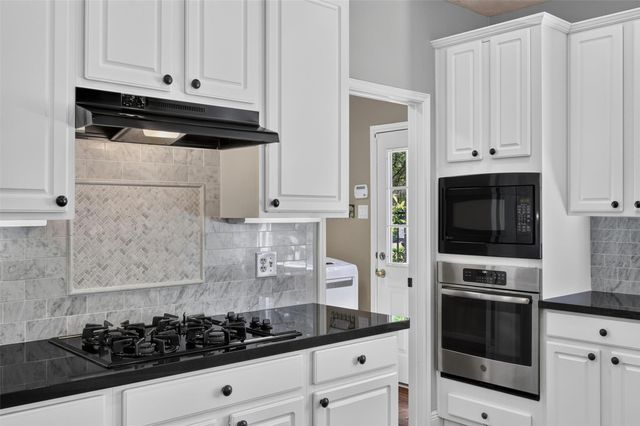 108 Oak Creek Lane, League City, TX 77573