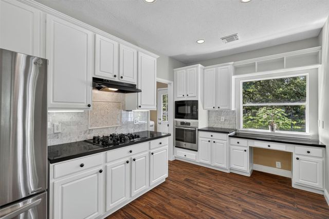 108 Oak Creek Lane, League City, TX 77573