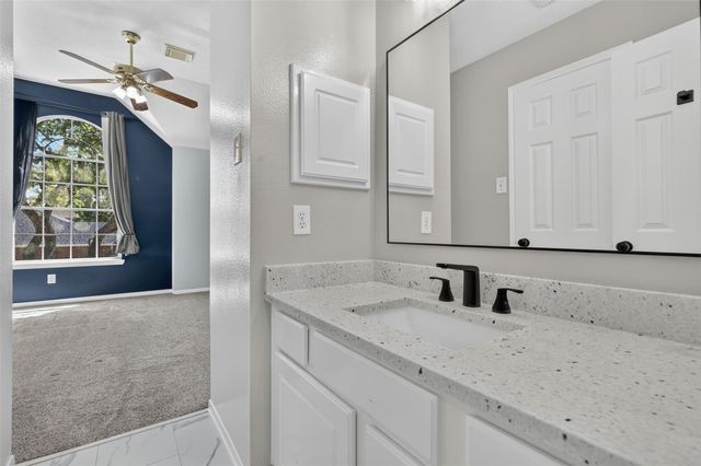 108 Oak Creek Lane, League City, TX 77573
