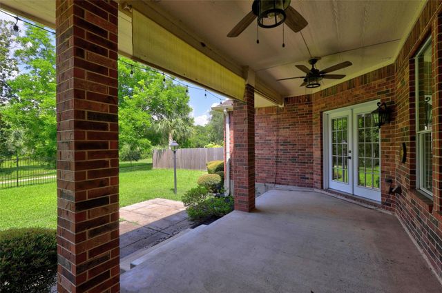 108 Oak Creek Lane, League City, TX 77573