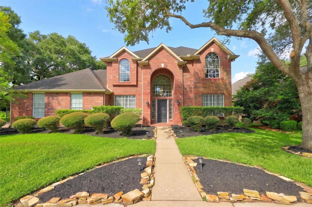 108 Oak Creek Lane, League City, TX 77573