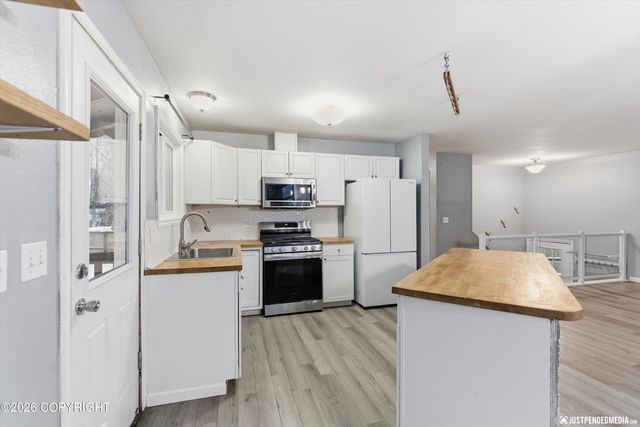 3215 E 18th Circle, Anchorage, AK 99508