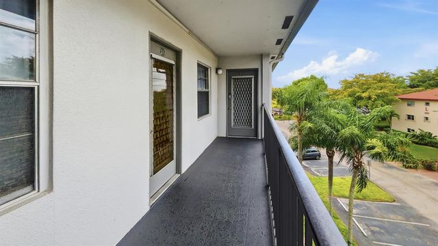 101 SW 132nd Way 418J, Hollywood, FL 33027