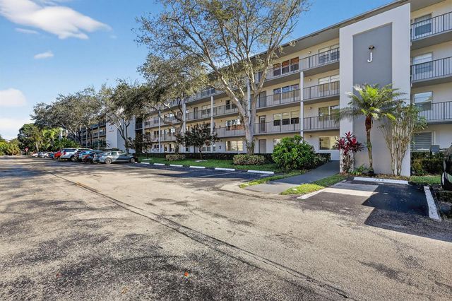101 SW 132nd Way 418J, Hollywood, FL 33027