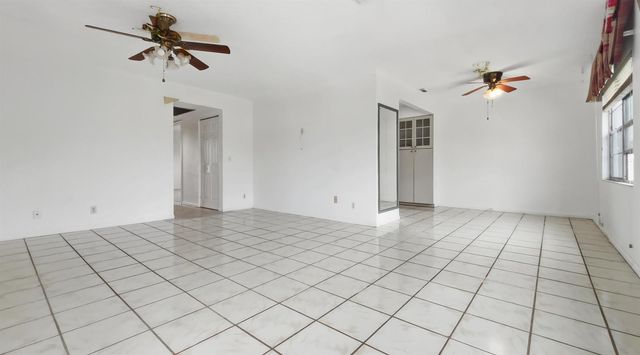 101 SW 132nd Way 418J, Hollywood, FL 33027