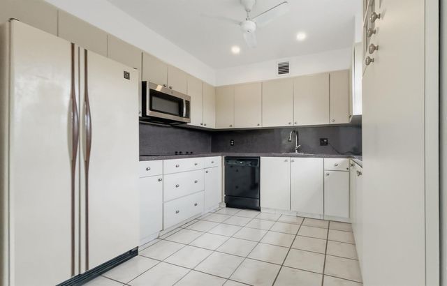101 SW 132nd Way 418J, Hollywood, FL 33027