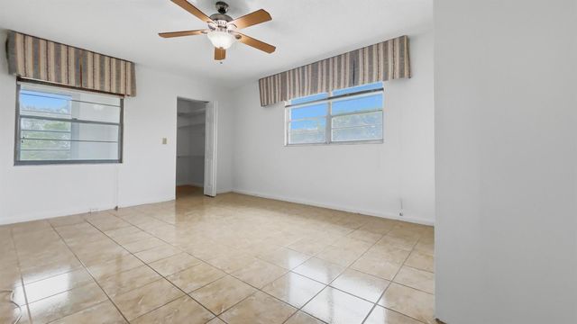 101 SW 132nd Way 418J, Hollywood, FL 33027