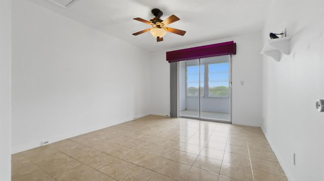 101 SW 132nd Way 418J, Hollywood, FL 33027