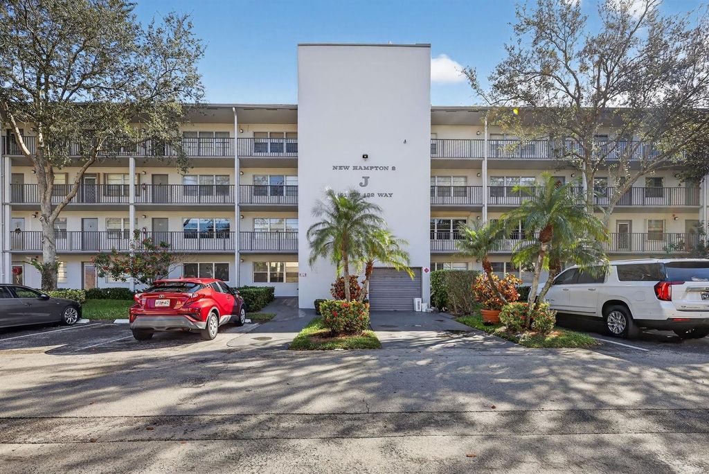 101 SW 132nd Way 418J, Hollywood, FL 33027