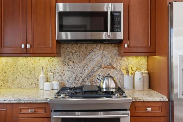 220 Palm Avenue, Millbrae, CA 94030