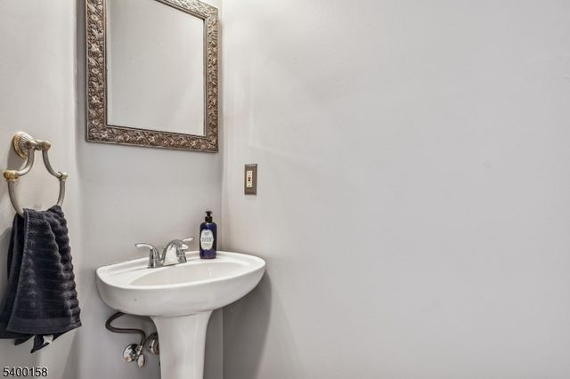 505 Tallwood Ln, Green Brook Twp., NJ 08812