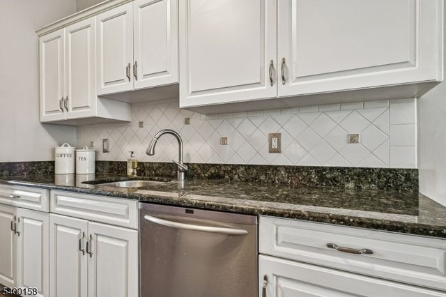 505 Tallwood Ln, Green Brook Twp., NJ 08812