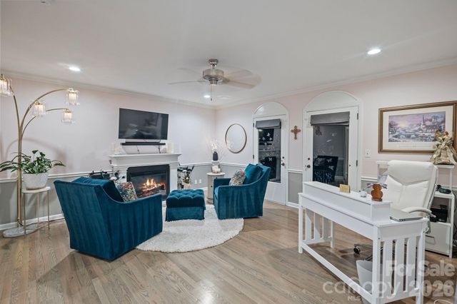 2082 2nd Street Drive NW, Hickory, NC 28601