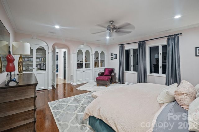 2082 2nd Street Drive NW, Hickory, NC 28601