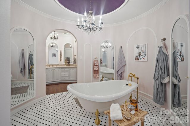 2082 2nd Street Drive NW, Hickory, NC 28601